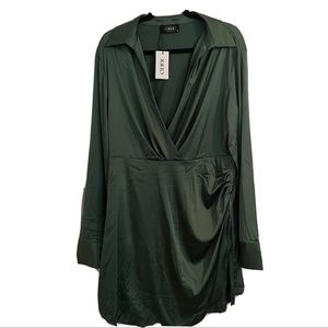 NWT Cider Dirty Martini Long Sleeve V-neck Cinched Waist Dress